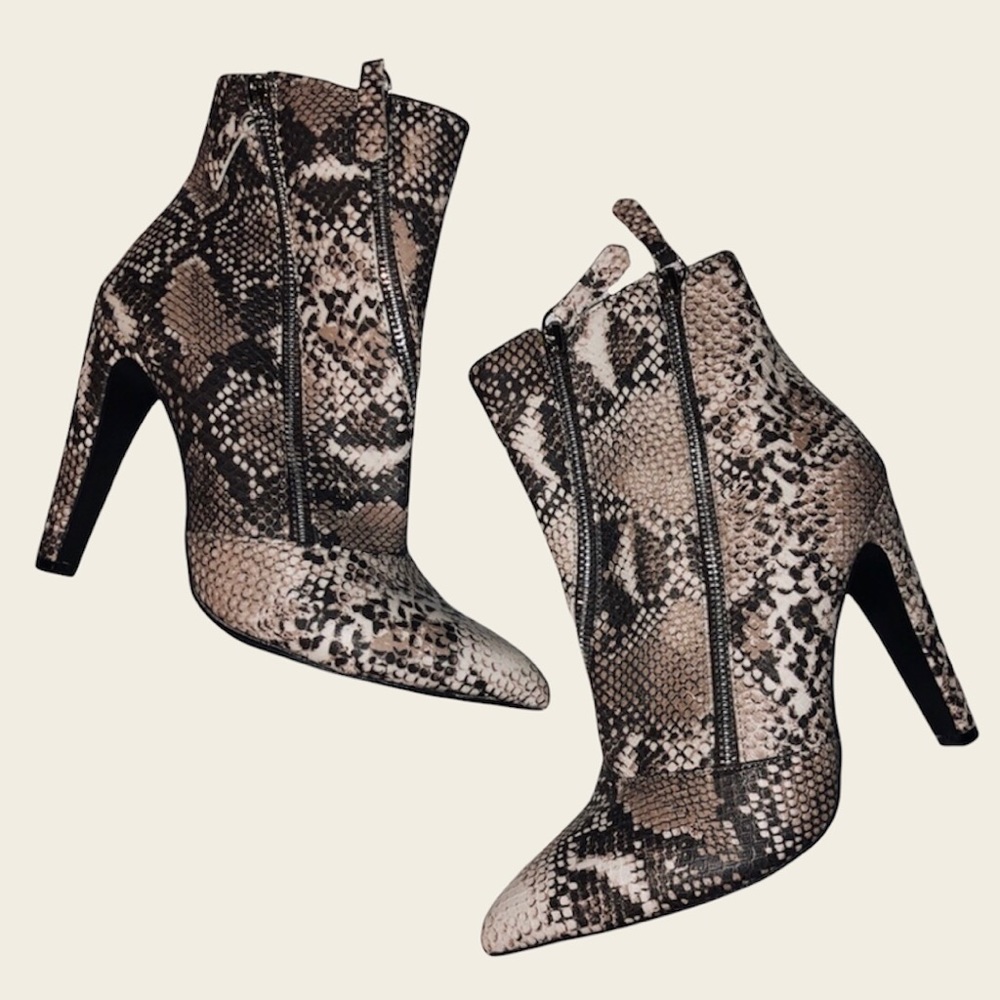 Qupid — New Brown Snakeskin Booties